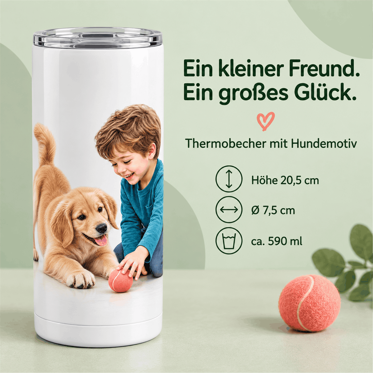 Weißer Thermobecher mit einem Jungen und einem Hundewelpen beim Spielen mit einem roten Ball