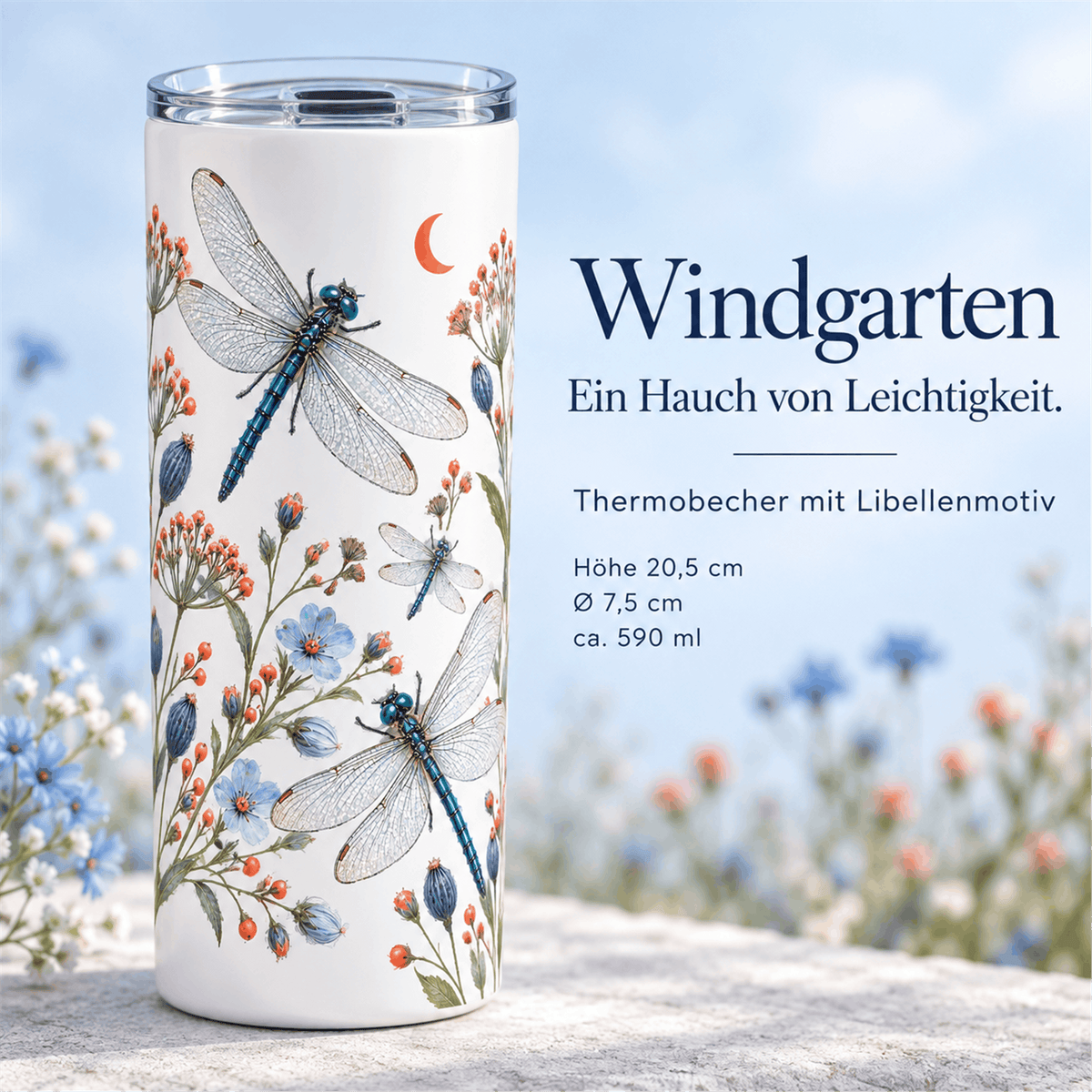 Weißer Thermobecher „Windgarten“ mit blauen Libellen, Blüten, Pflanzen und einer orangefarbenen Mondsichel