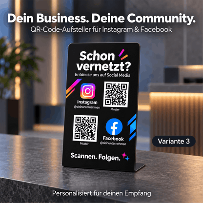 Schwarzer Social-Media-Thekenaufsteller auf einer dunklen Empfangstheke, mit „Schon vernetzt?“, Instagram- und Facebook-Logos sowie zwei weißen QR-Code-Flächen.