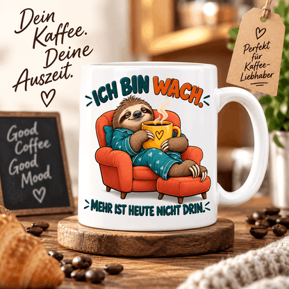 Lustiger Kaffeebecher mit farbigem Kaffee Motiv und Spruch auf weißer Tasse für den morgendlichen Kaffee